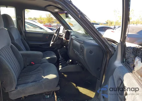 1999 Chevrolet S-10 Ls from USA, damaged, VIN 1GCCS1943XK113636